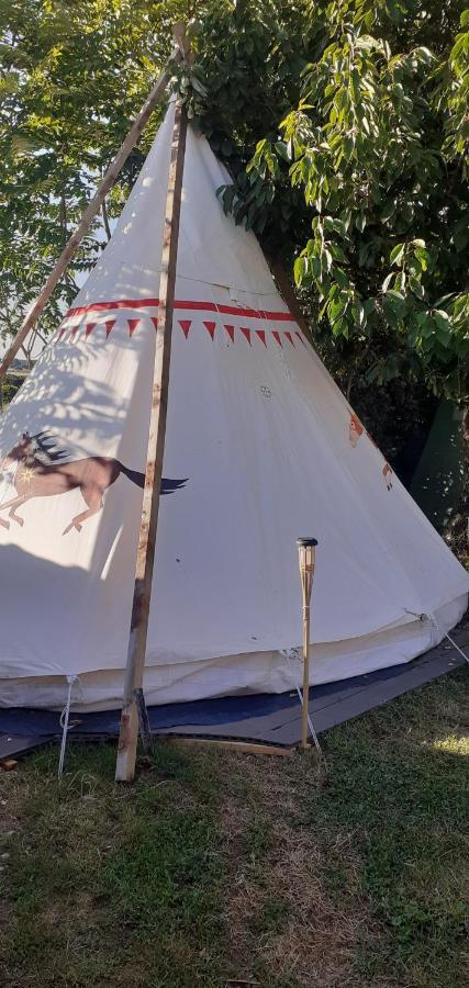 Les Flots De Ma Vie Chambres D Hotes Et Tipi Florence Et Virginie Gossin Barzan Exterior foto