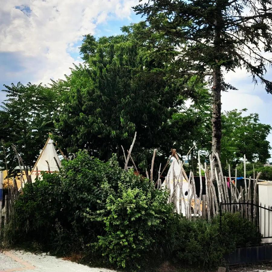 Les Flots De Ma Vie Chambres D Hotes Et Tipi Florence Et Virginie Gossin Barzan Exterior foto