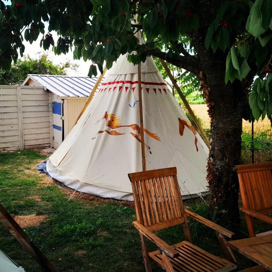 Les Flots De Ma Vie Chambres D Hotes Et Tipi Florence Et Virginie Gossin Barzan Exterior foto