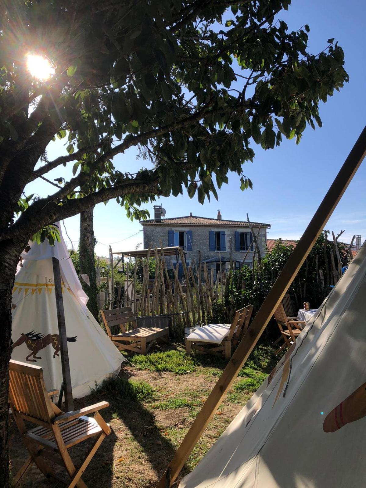 Les Flots De Ma Vie Chambres D Hotes Et Tipi Florence Et Virginie Gossin Barzan Habitación foto