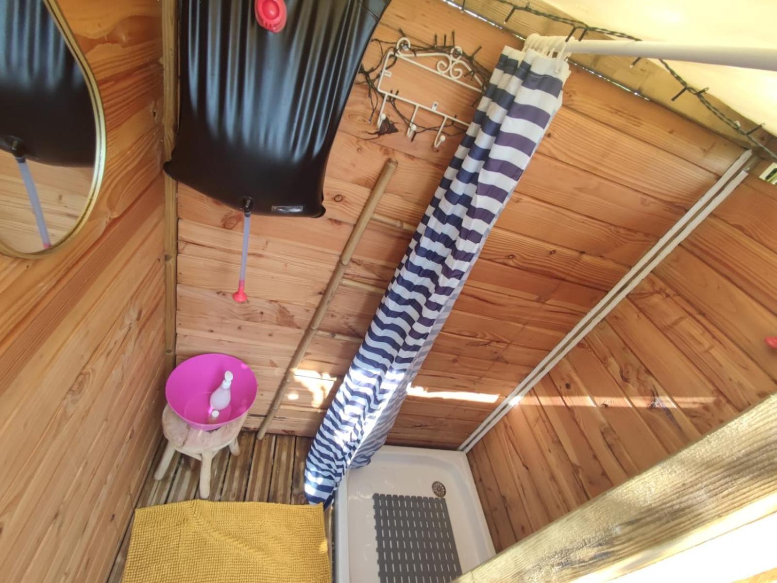 Les Flots De Ma Vie Chambres D Hotes Et Tipi Florence Et Virginie Gossin Barzan Exterior foto