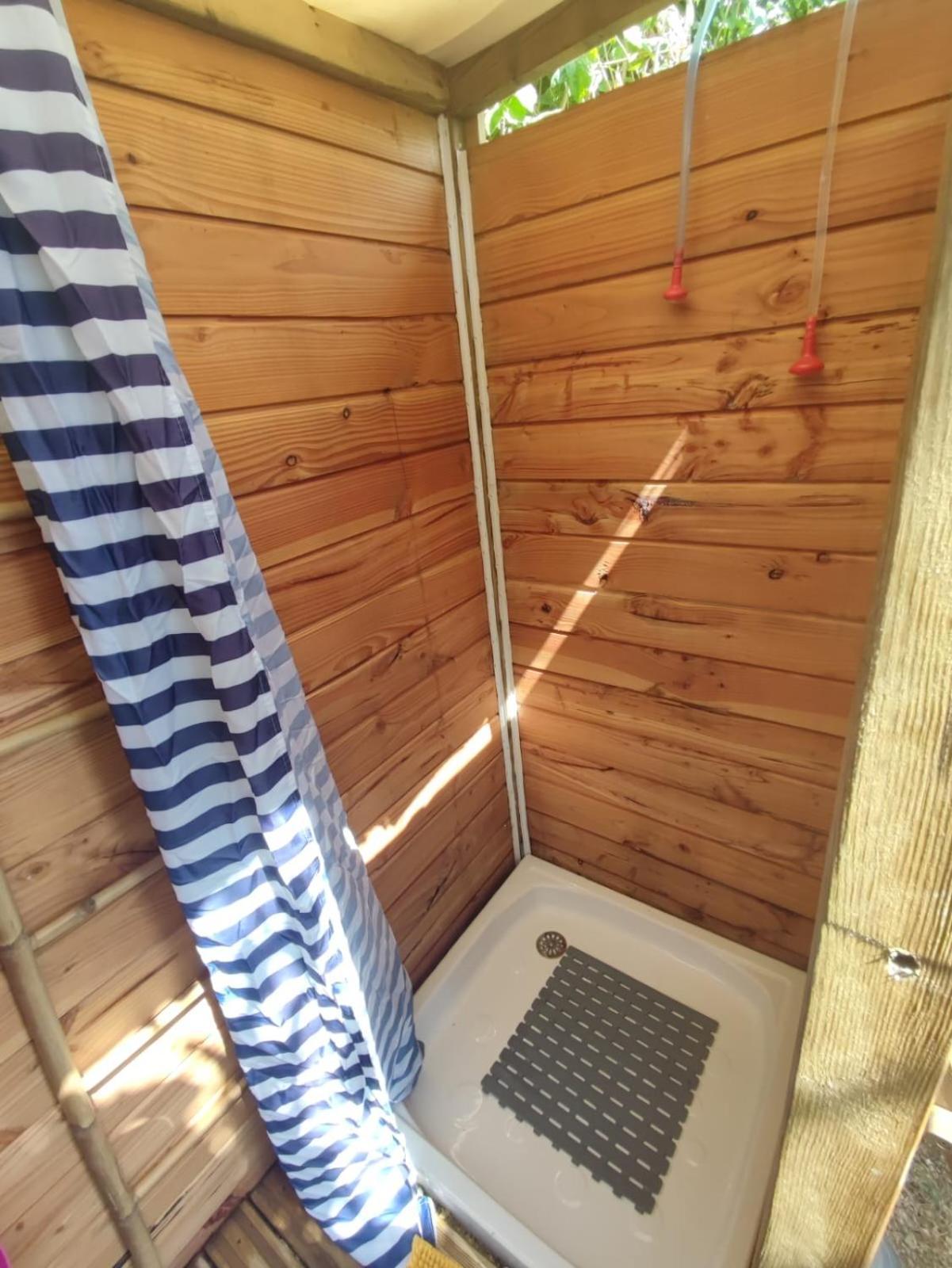 Les Flots De Ma Vie Chambres D Hotes Et Tipi Florence Et Virginie Gossin Barzan Exterior foto
